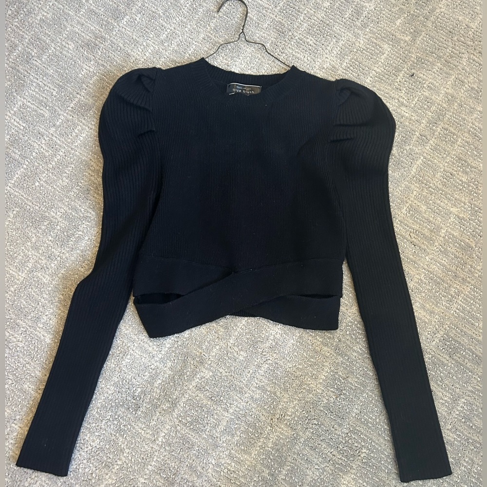 Black puff shoulder sweater